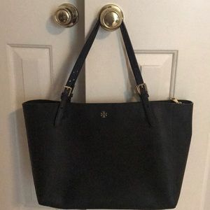 🚫SOLD🚫 💯 Authentic Tory Burch Robinson Tote